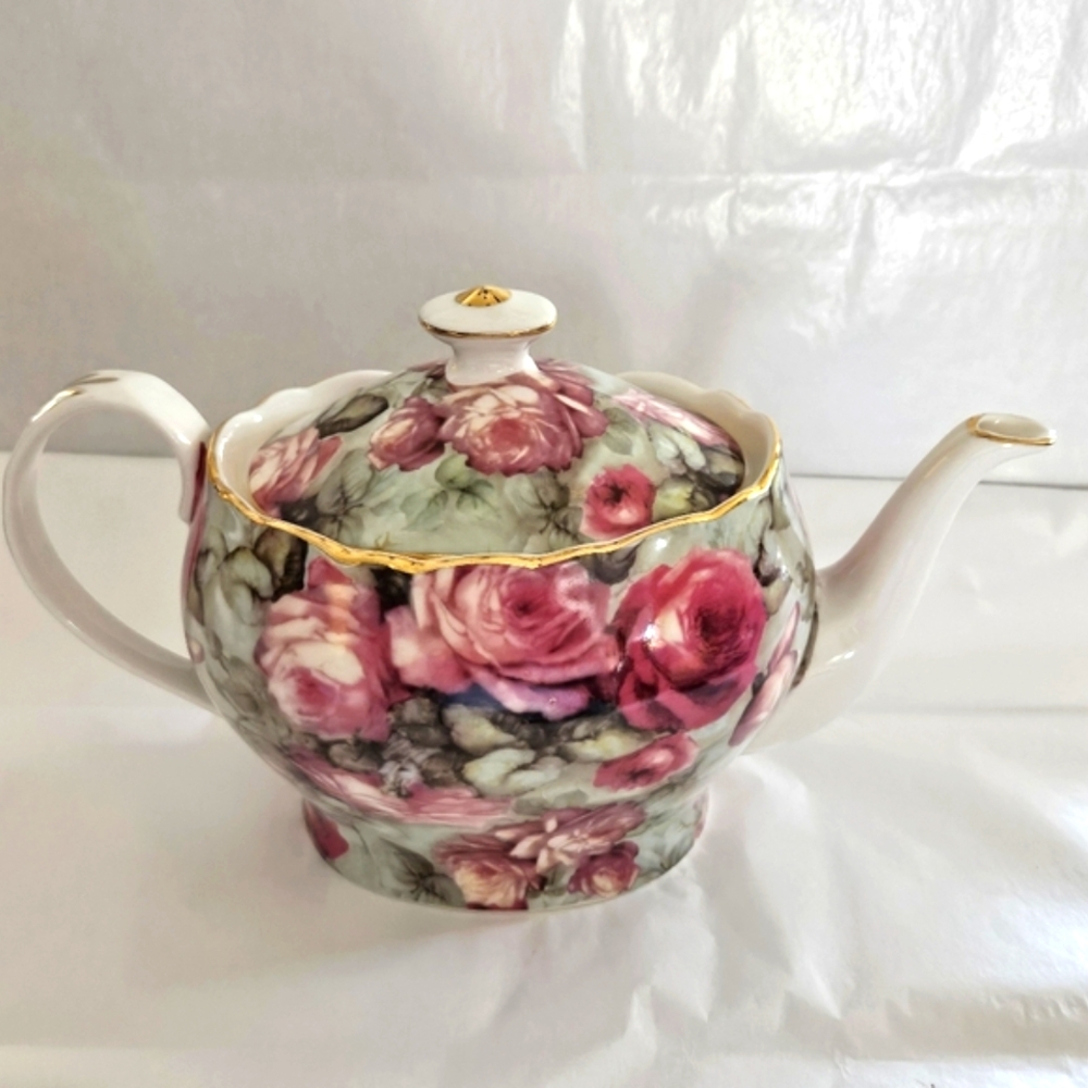 Wow - Roses! Grace's Teaware Teapot - Picture 11 of 15